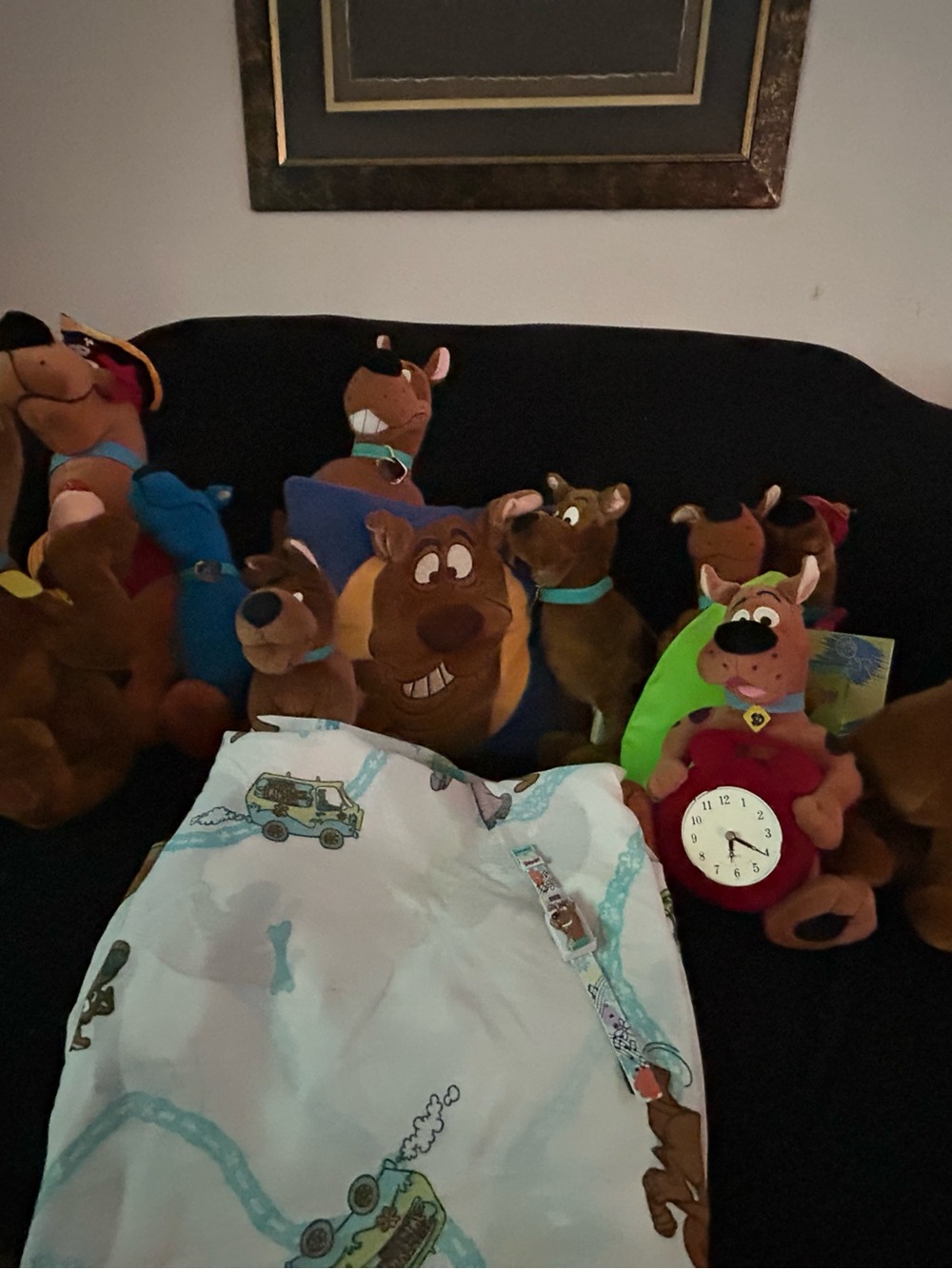 Scooby-Doo Plush Toy - Brown Scooby with Red Clock Accessory